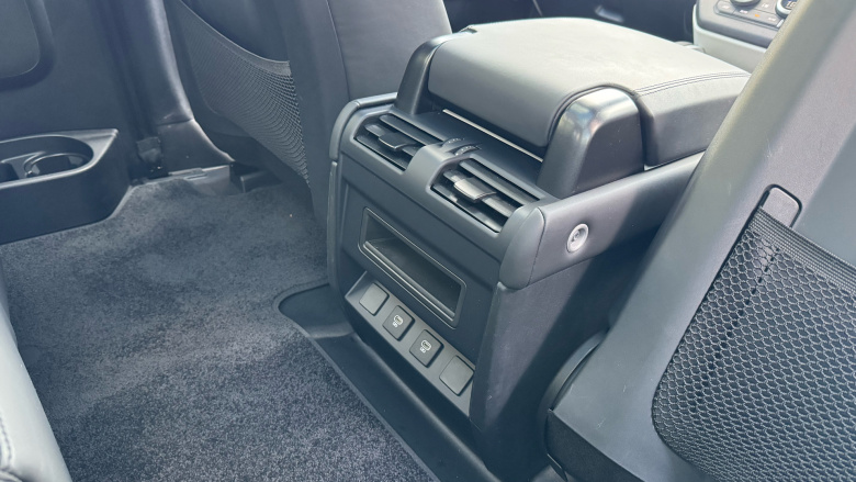 Land Rover Defender 3.0 D250 X-Dynamic HSE 90 3dr Auto Diesel Estate